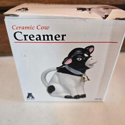 Holstien cow cookie jar - Villeroy & Brooch collectible plate - Cow napkin holder - creamer and more