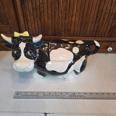Holstien cow cookie jar - Villeroy & Brooch collectible plate - Cow napkin holder - creamer and more