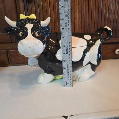 Holstien cow cookie jar - Villeroy & Brooch collectible plate - Cow napkin holder - creamer and more