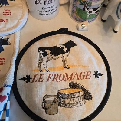Dairy cows & Decorations - Milk - Kitchen towels & hot pads - basket - Holstien pottery and more!