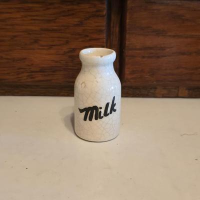 Dairy cows & Decorations - Milk - Kitchen towels & hot pads - basket - Holstien pottery and more!