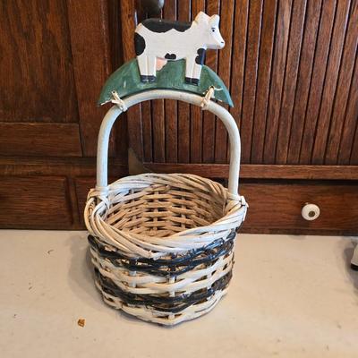 Dairy cows & Decorations - Milk - Kitchen towels & hot pads - basket - Holstien pottery and more!