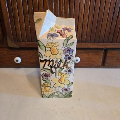 Dairy cows & Decorations - Milk - Kitchen towels & hot pads - basket - Holstien pottery and more!