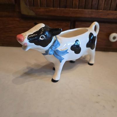 Dairy cows & Decorations - Milk - Kitchen towels & hot pads - basket - Holstien pottery and more!