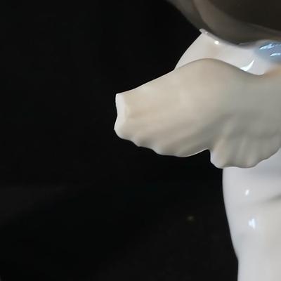 Two Llardo angel figures - Both with flaws -