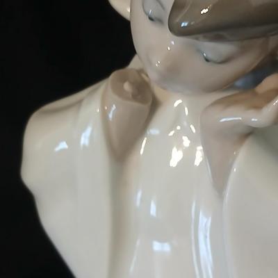 Two Llardo angel figures - Both with flaws -