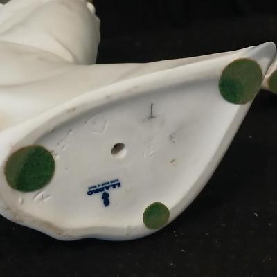 Two Llardo angel figures - Both with flaws -