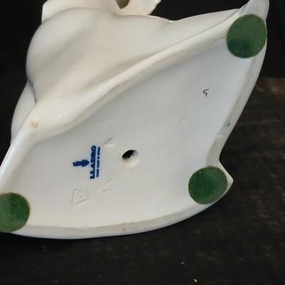 Two Llardo angel figures - Both with flaws -