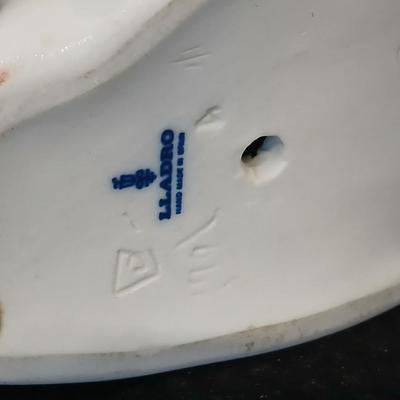 Two Llardo angel figures - Both with flaws -