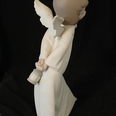 Two Llardo angel figures - Both with flaws -