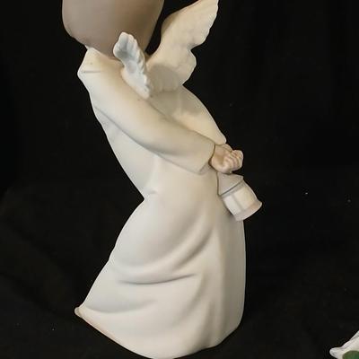 Two Llardo angel figures - Both with flaws -