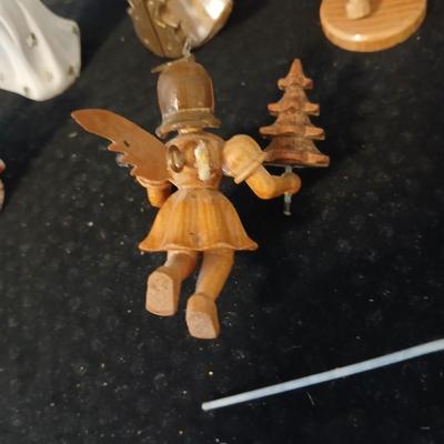 Small angels - Wood carved angels - Vintage British Hong Kong angels - Kissing angels