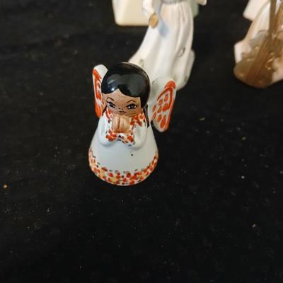 Small angels - Wood carved angels - Vintage British Hong Kong angels - Kissing angels