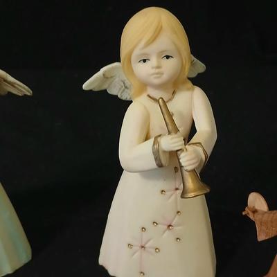 Small angels - Wood carved angels - Vintage British Hong Kong angels - Kissing angels