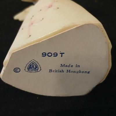 Small angels - Wood carved angels - Vintage British Hong Kong angels - Kissing angels