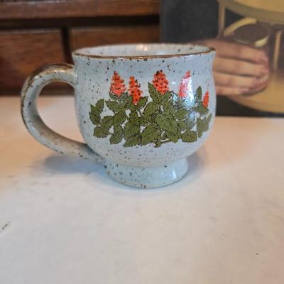 Brand new Cusinart coffee maker with a collection of mugs - including two insulated mugs and a turntable / lazy Susan