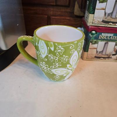 Brand new Cusinart coffee maker with a collection of mugs - including two insulated mugs and a turntable / lazy Susan