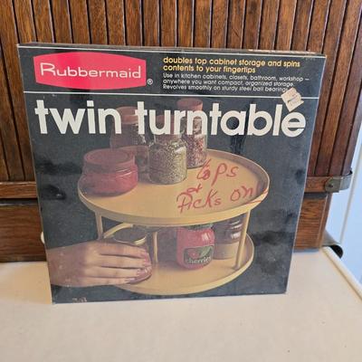 Brand new Cusinart coffee maker with a collection of mugs - including two insulated mugs and a turntable / lazy Susan