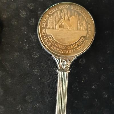 Collection of souvenir spoons - Louisianna - Canada - Mount Rushmore and more