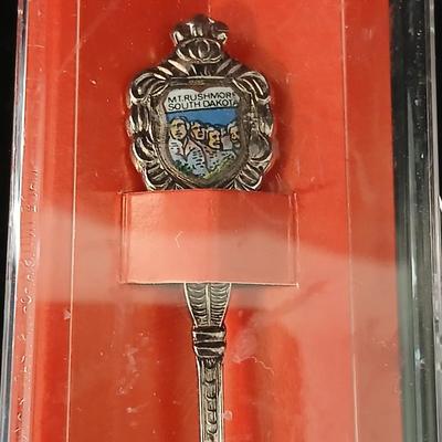 Collection of souvenir spoons - Louisianna - Canada - Mount Rushmore and more