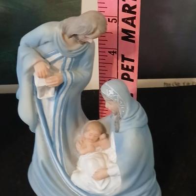 Religious decorative items - Nativity Scene Holy Family -Madonna & Child trinket box - Christian cross made of resin - framed Jesus...