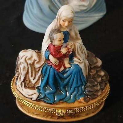 Religious decorative items - Nativity Scene Holy Family -Madonna & Child trinket box - Christian cross made of resin - framed Jesus...