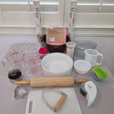 Sale Photo Thumbnail #129: This is a lot including various kitchen mixing and measuring items. You are bidding on the lot meaning you must pay for and take the entire lot.