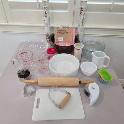 Sale Photo Thumbnail #128: This is a lot including various kitchen mixing and measuring items. You are bidding on the lot meaning you must pay for and take the entire lot.