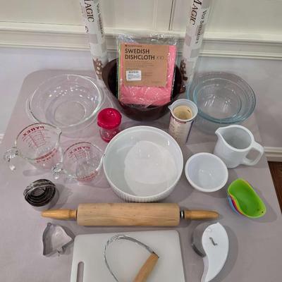 Sale Photo Thumbnail #130: This is a lot including various kitchen mixing and measuring items. You are bidding on the lot meaning you must pay for and take the entire lot.