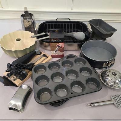 Sale Photo Thumbnail #131: Just in time for the holidays! This is a lot of various roasting and baking items including an All-Clad roasting pan and an electric Cuisinart carving knife. You are bidding on the lot meaning you must pay for and take the entire lot.