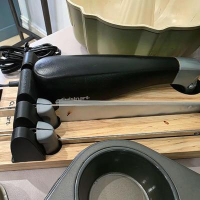 Sale Photo Thumbnail #135: Just in time for the holidays! This is a lot of various roasting and baking items including an All-Clad roasting pan and an electric Cuisinart carving knife. You are bidding on the lot meaning you must pay for and take the entire lot.