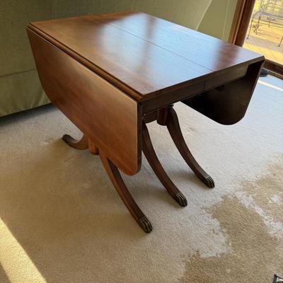 Drop Leaf Table With Triple Pedestal (D-MG)