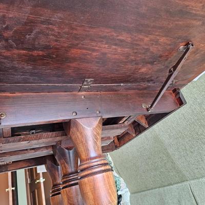 Drop Leaf Table With Triple Claw Footed Pedestal (D-MG)