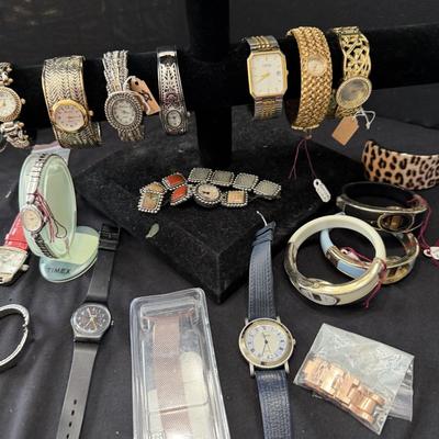 Sale Photo Thumbnail #44: Ladies Vintage and Modern watches