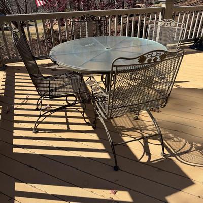 Metal Patio Table & Four Chairs (UD-MG)