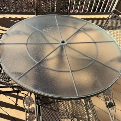 Metal Patio Table & Four Chairs (UD-MG)
