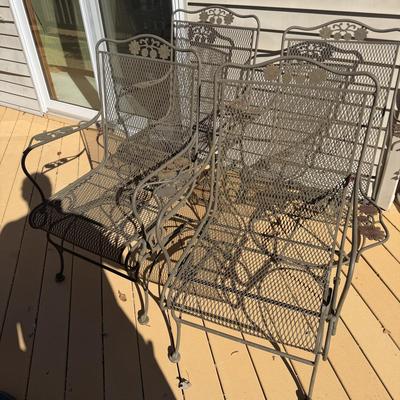 Metal Patio Table & Four Chairs (UD-MG)