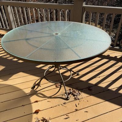 Metal Patio Table & Four Chairs (UD-MG)