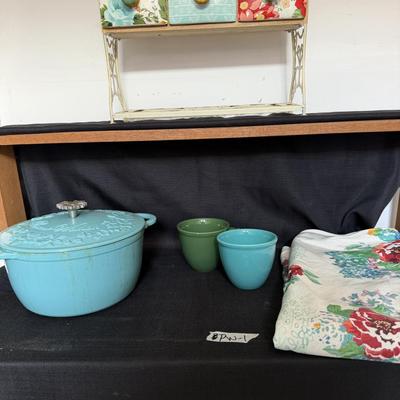 Sale Photo Thumbnail #90: Pioneer Woman 
stew pot, Drawers, Table cloth