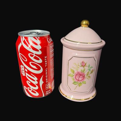 Sale Photo Thumbnail #483: Includes a compote, a trinket dish, an ashtray, and more. Total of seven pieces from various makers, including H&C. Pre-auction estimate: $100-$150. [RE]