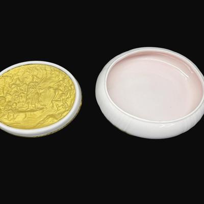 Sale Photo Thumbnail #478: Includes a compote, a trinket dish, an ashtray, and more. Total of seven pieces from various makers, including H&C. Pre-auction estimate: $100-$150. [RE]