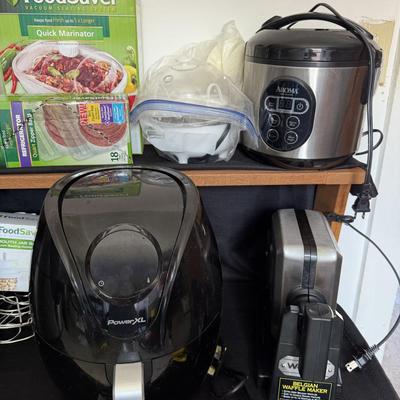 Sale Photo Thumbnail #108: 2 Air  Fryers, magic Bullet , Coffee Grinder, rice cooker, mini fry daddy, food saver accessories.