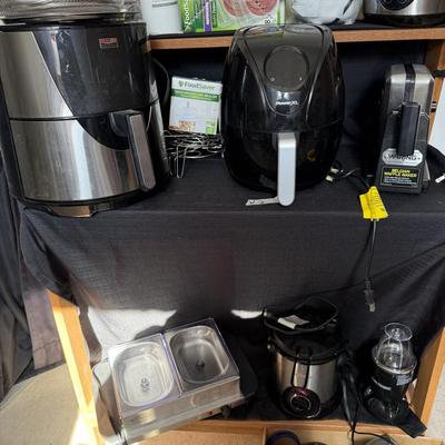Sale Photo Thumbnail #106: 2 Air  Fryers, magic Bullet , Coffee Grinder, rice cooker, mini fry daddy, food saver accessories.