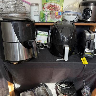 Sale Photo Thumbnail #109: 2 Air  Fryers, magic Bullet , Coffee Grinder, rice cooker, mini fry daddy, food saver accessories.