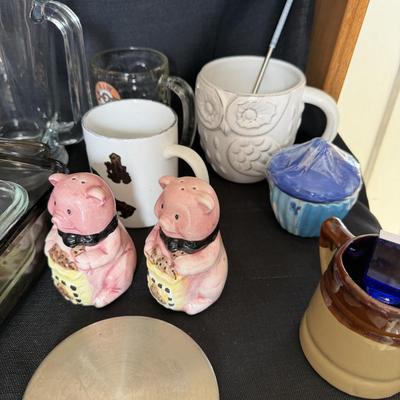Sale Photo Thumbnail #133: Bowls, knives,silverware, corning ware, Pyrex, marble mortar & pestle, Bbq pan.