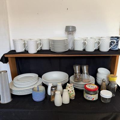 Sale Photo Thumbnail #152: Philippe Richard Trellus Dishes, 52 PC set
Salt and Pepper Shakers