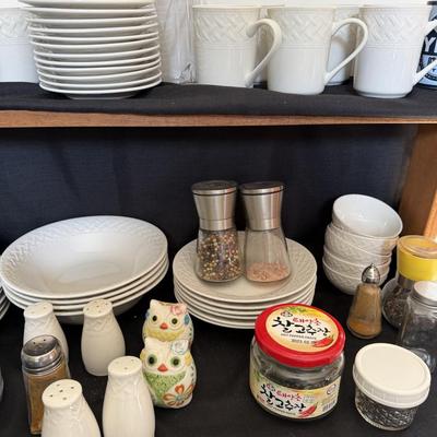 Sale Photo Thumbnail #160: Philippe Richard Trellus Dishes, 52 PC set
Salt and Pepper Shakers