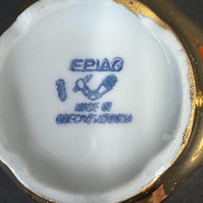 Sale Photo Thumbnail #556: Service for six. Includes a tea pot, creamer, sugar (no lid), cups, and saucers. [RE]