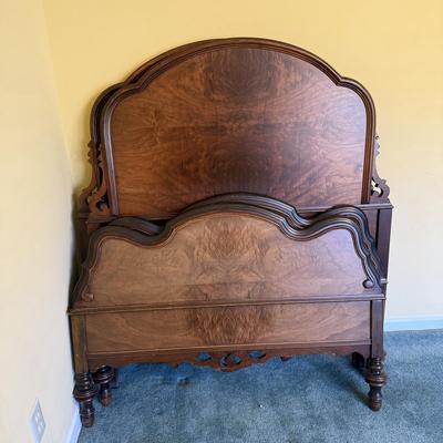 A Pair of Antique Twin Beds (BGB-SS)