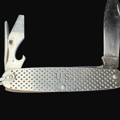 Sale Photo Thumbnail #647: Includes U.S. Gov’t., Victronox, Trim, and more. Total of 11 pieces. Measurement of longest: 7” (open). [CS]